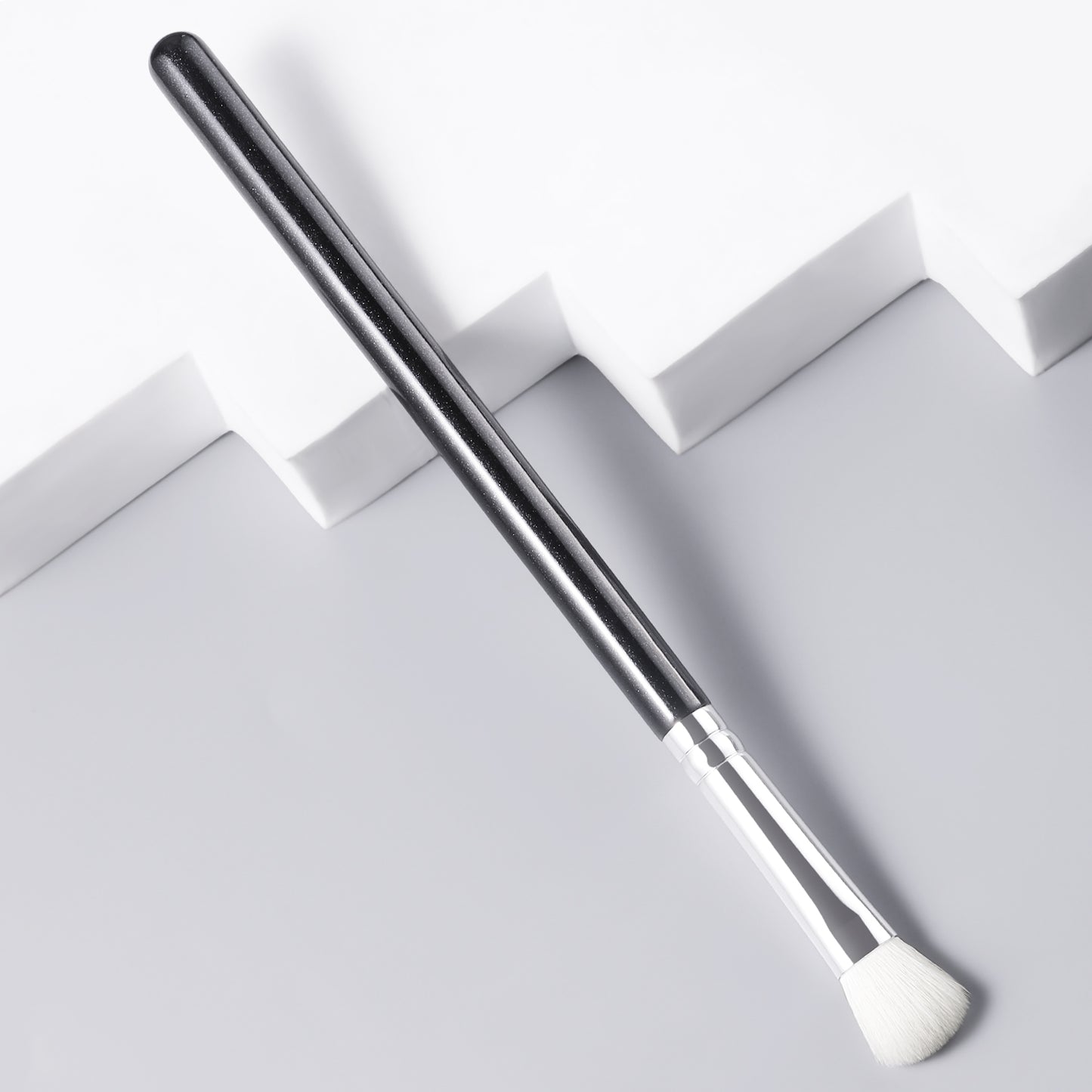 RONSHADOW Smoky Eye Blender Brush Perfect for Seamless Shade & Sultry Smoky Eyes