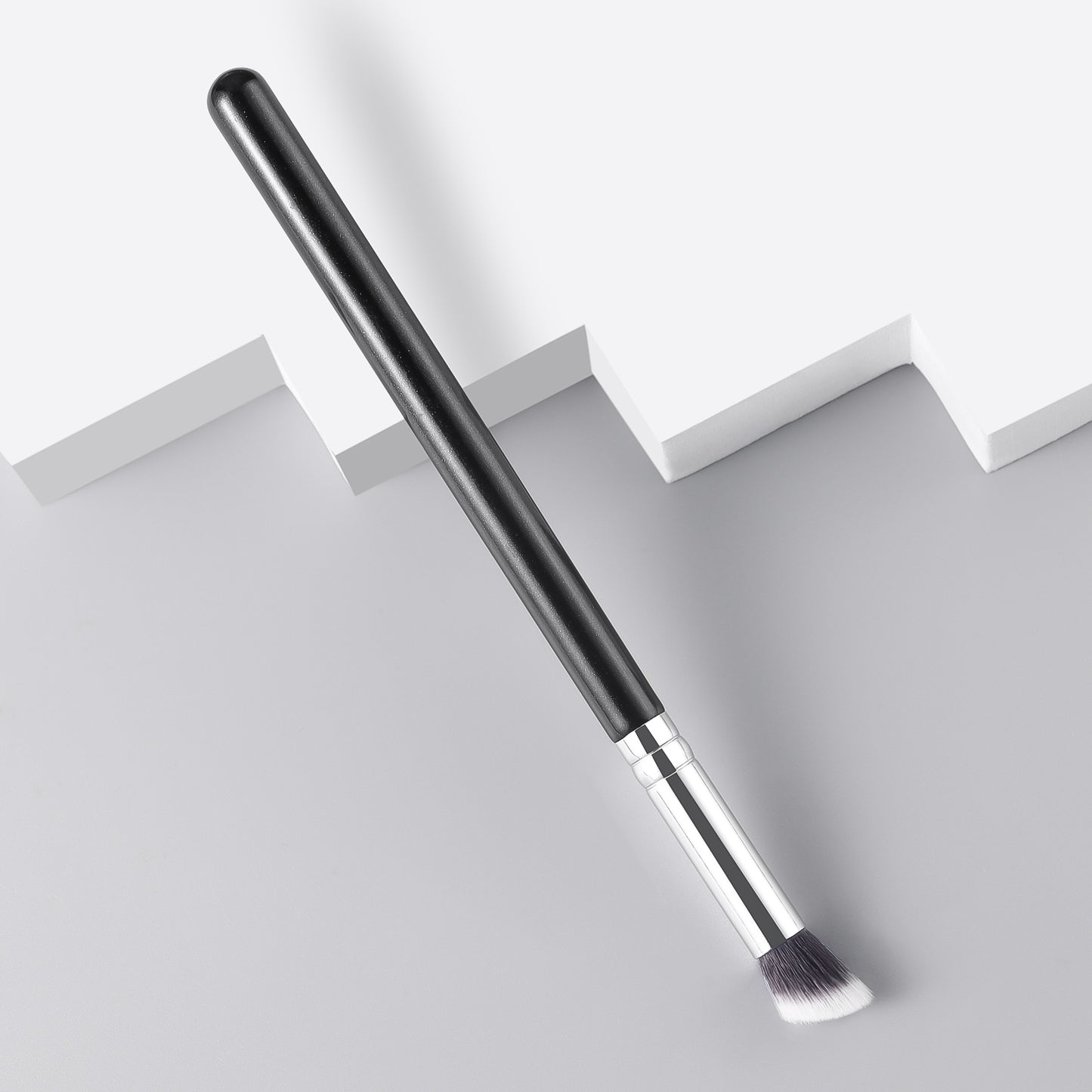 RONSHADOW Nose Contour Brush |High quality wood handle + aluminium ring - Skin-friendly nylon bristles - Precise contouring of nose shape