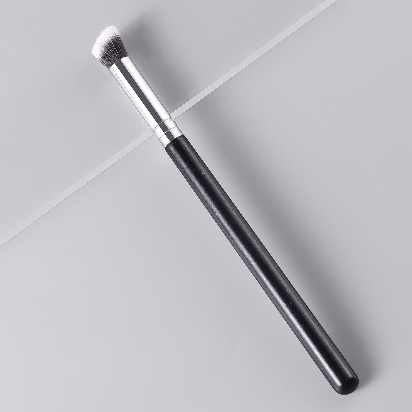 RONSHADOW Nose Contour Brush |High quality wood handle + aluminium ring - Skin-friendly nylon bristles - Precise contouring of nose shape