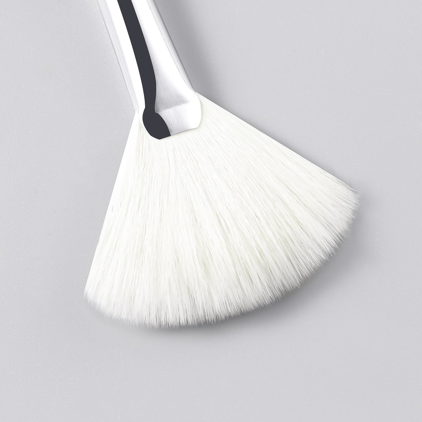 RONSHADOW Fan Brush Your Secret Weapon for Lit-from-Within Glow! | Travel-Sized Radiance Booster