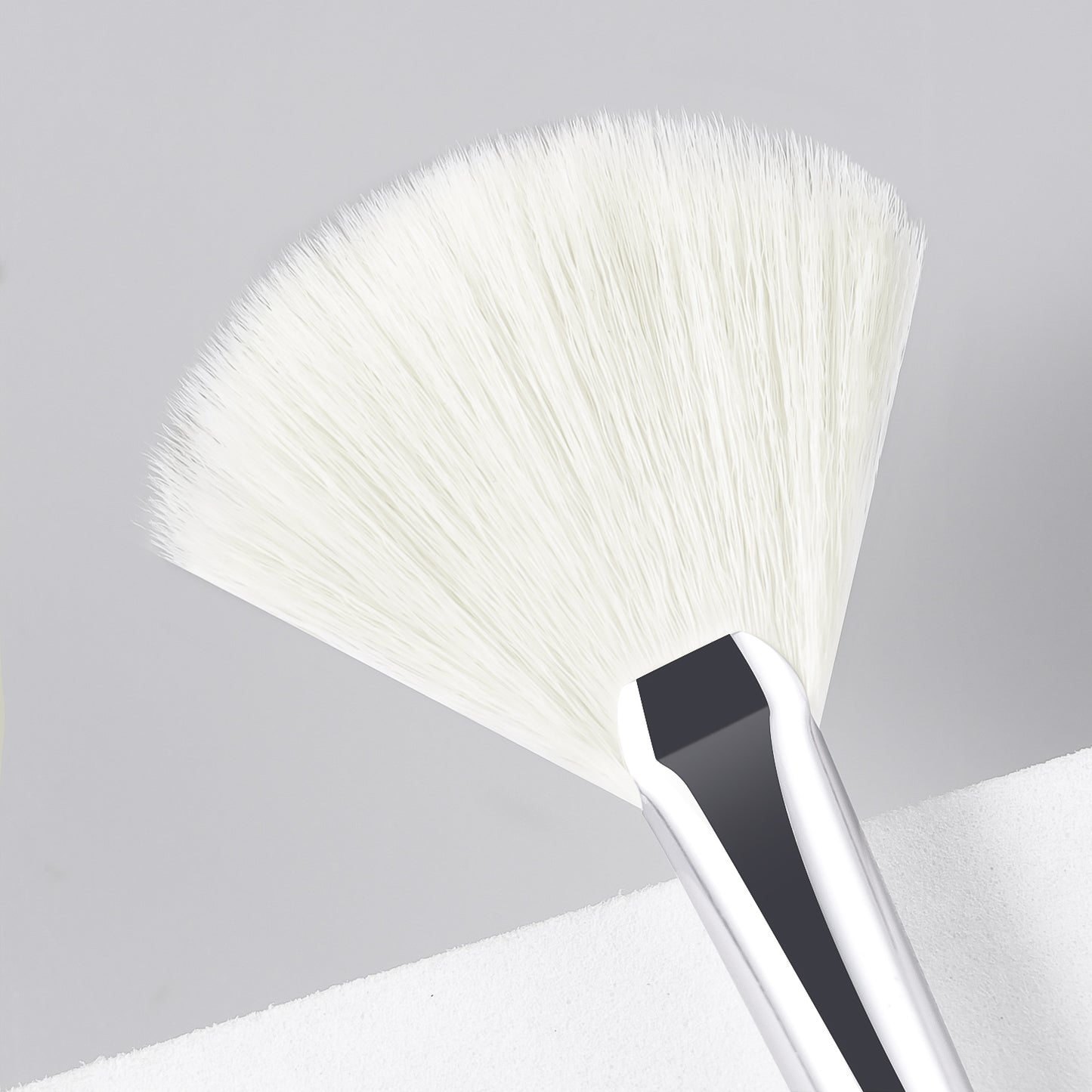 RONSHADOW Fan Brush Your Secret Weapon for Lit-from-Within Glow! | Travel-Sized Radiance Booster