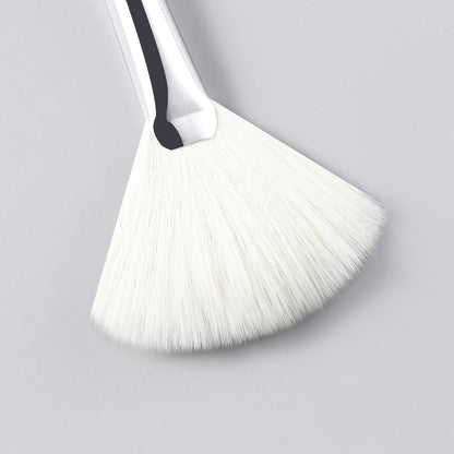 RONSHADOW Fan Brush  Your Secret Weapon for Lit-from-Within Glow! | Travel-Sized Radiance Booster